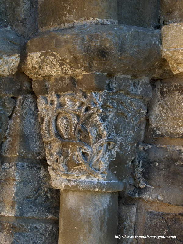 CAPITEL EXTERNO DEL LADO ESTE